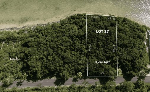 Land in Nassau, New Providence, The Bahamas 1