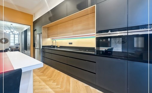 Agen Charming Estate With Manor House, Caretaker's House, Barn For Events, River, Lake 19 Hectares