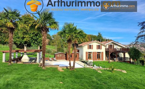 A 12th Century Chateau With Ramparts And 15 Hectares Of Grounds, Listed As A Historical