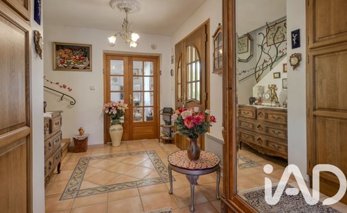 Castle for Sale in Manosque, Provence-Alpes-Côte d'Azur, France