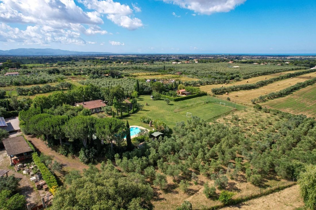 Villa in Cecina Centro, Cecina, Tuscany 4 - 16656317