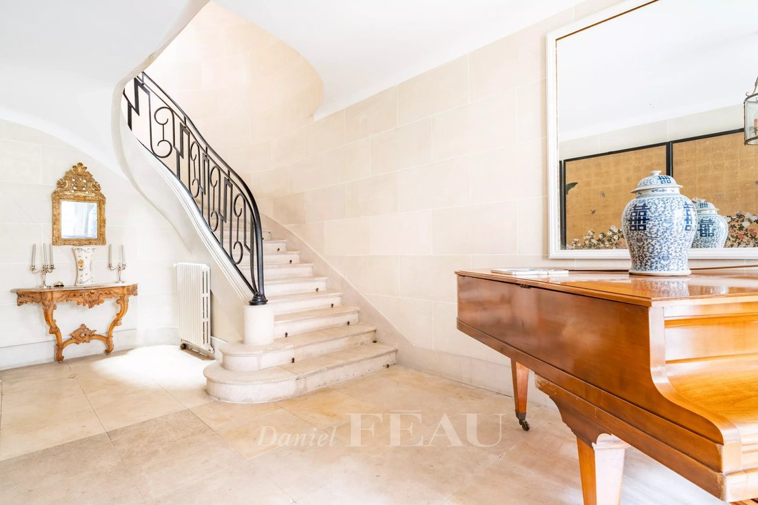 House in Saint James-Delabordère, Neuilly-sur-Seine, France 1 - 15689080