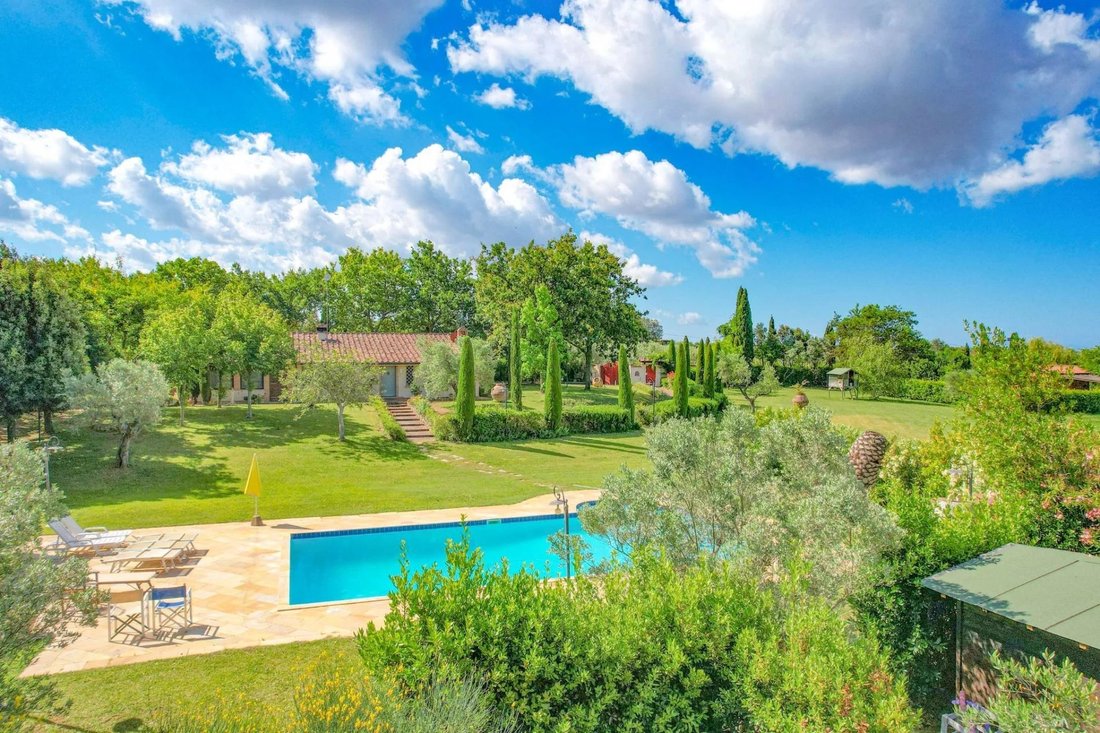 Villa in Cecina Centro, Cecina, Tuscany 2 - 16656317