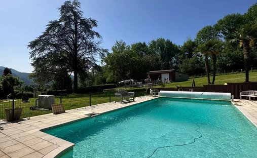 A 12th Century Chateau With Ramparts And 15 Hectares Of Grounds, Listed As A Historical