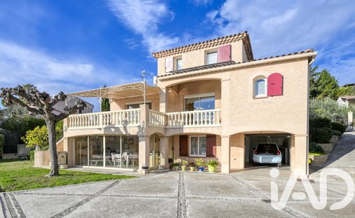 Castle for Sale in Manosque, Provence-Alpes-Côte d'Azur, France