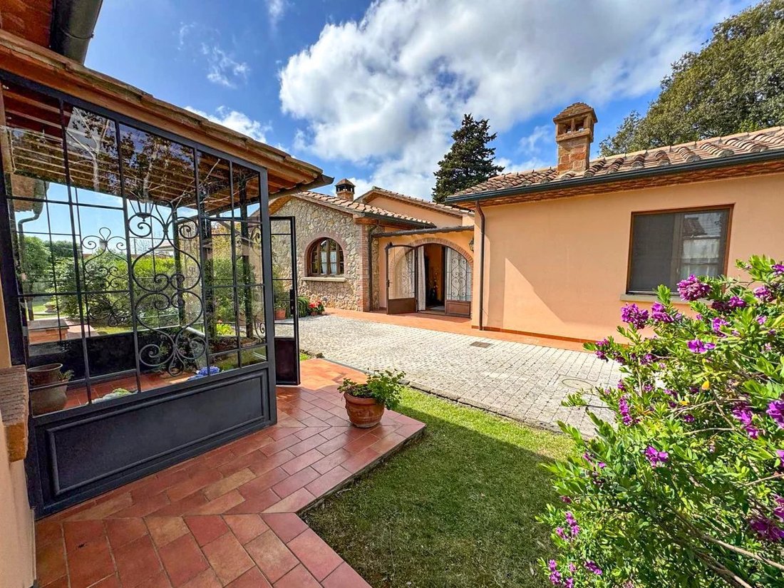 House in Cecina Centro, Cecina, Tuscany 3 - 16656216
