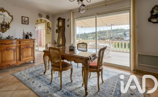 Castle for Sale in Manosque, Provence-Alpes-Côte d'Azur, France