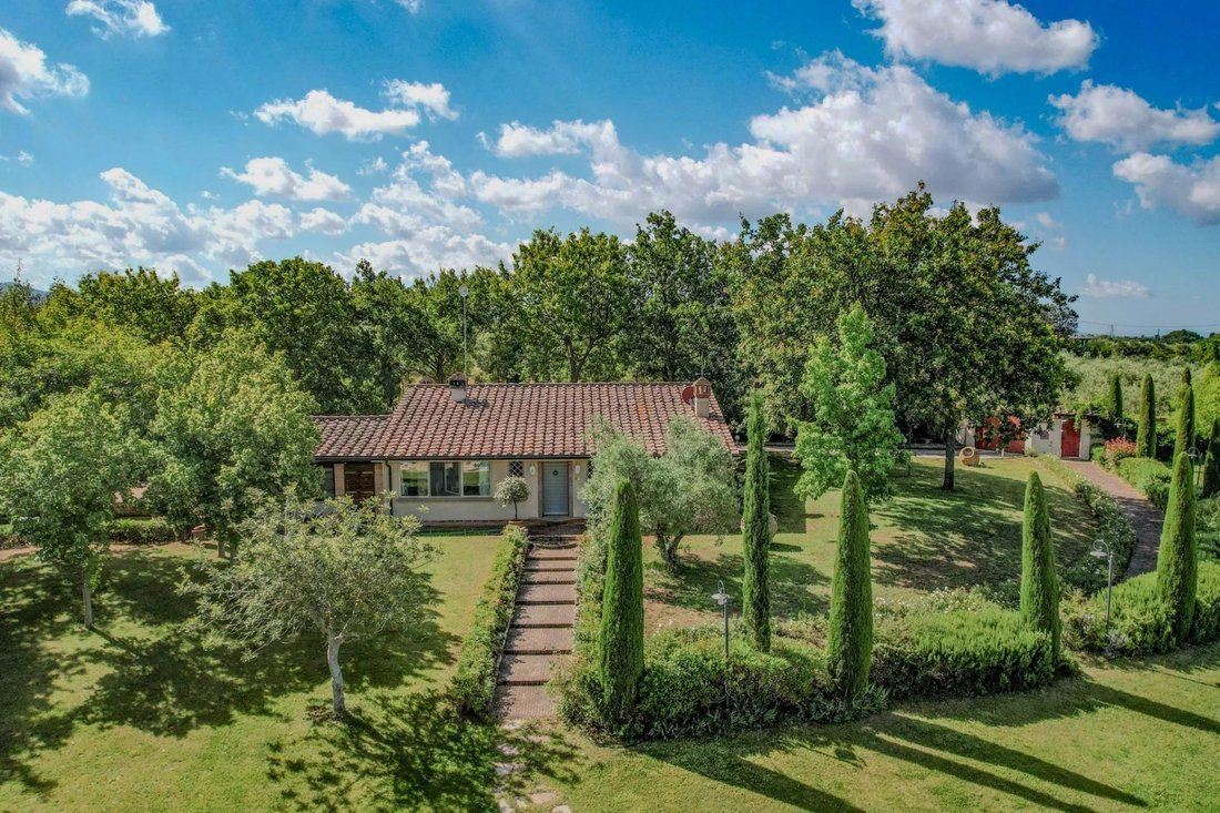 Villa in Cecina Centro, Cecina, Tuscany 3 - 16656317
