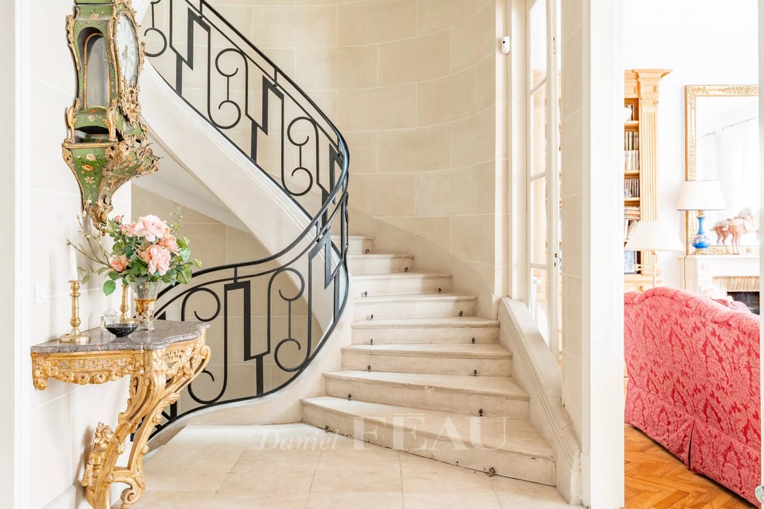 House in Saint James-Delabordère, Neuilly-sur-Seine, France 3 - 15689080