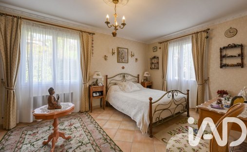 Castle for Sale in Manosque, Provence-Alpes-Côte d'Azur, France