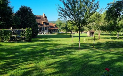 Castle for Sale in Pont-l'Évêque, Normandy, France
