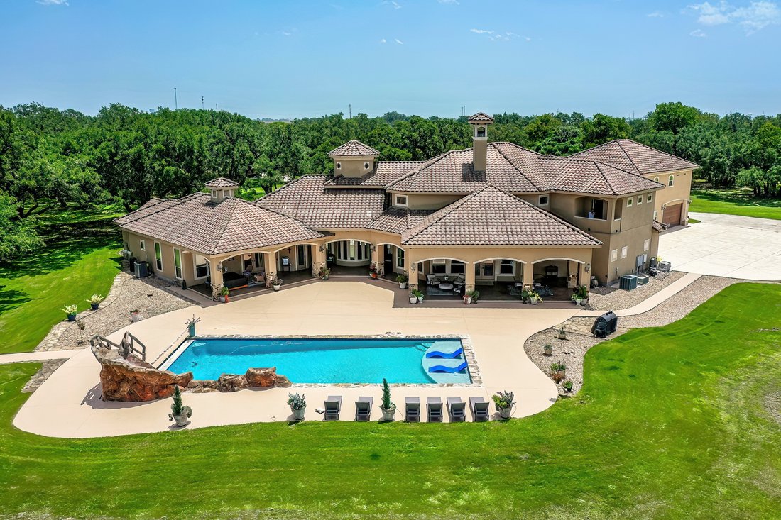 House in Seguin, Texas, United States 1 - 16656914