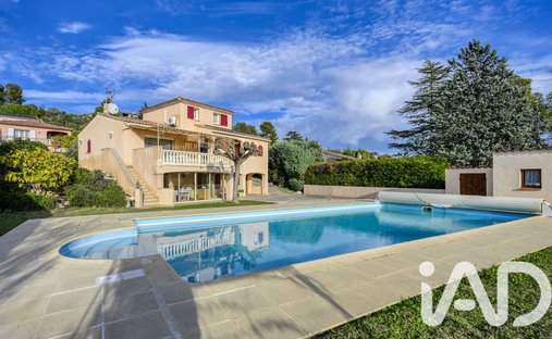 Castle for Sale in Manosque, Provence-Alpes-Côte d'Azur, France