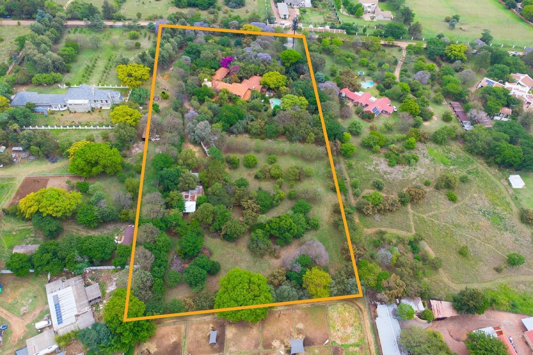 Farm Ranch in Kyalami AH, Gauteng, South Africa 1 - 16657745