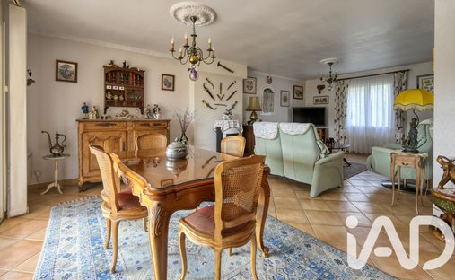 Castle for Sale in Manosque, Provence-Alpes-Côte d'Azur, France