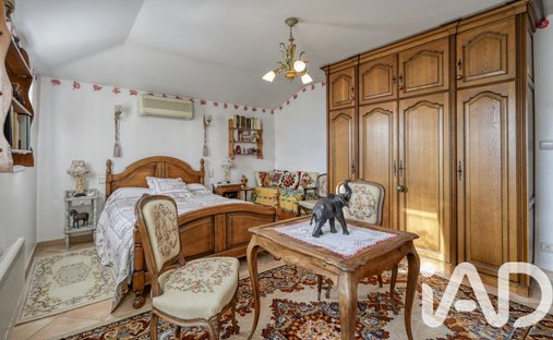 Castle for Sale in Manosque, Provence-Alpes-Côte d'Azur, France