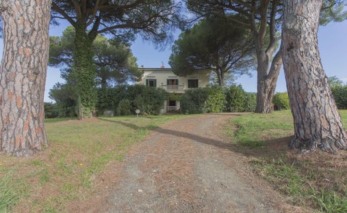 Farm Ranch in Casale Marittimo, Tuscany, Italy 1