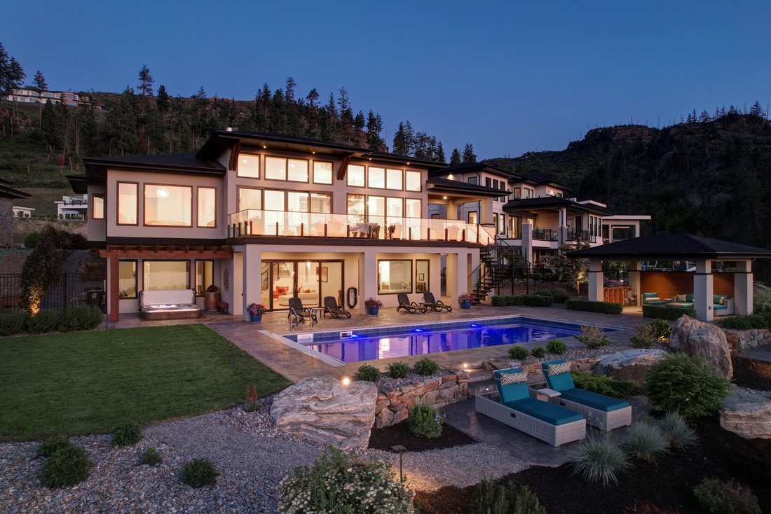 House in Kelowna, British Columbia, Canada 2 - 16658819