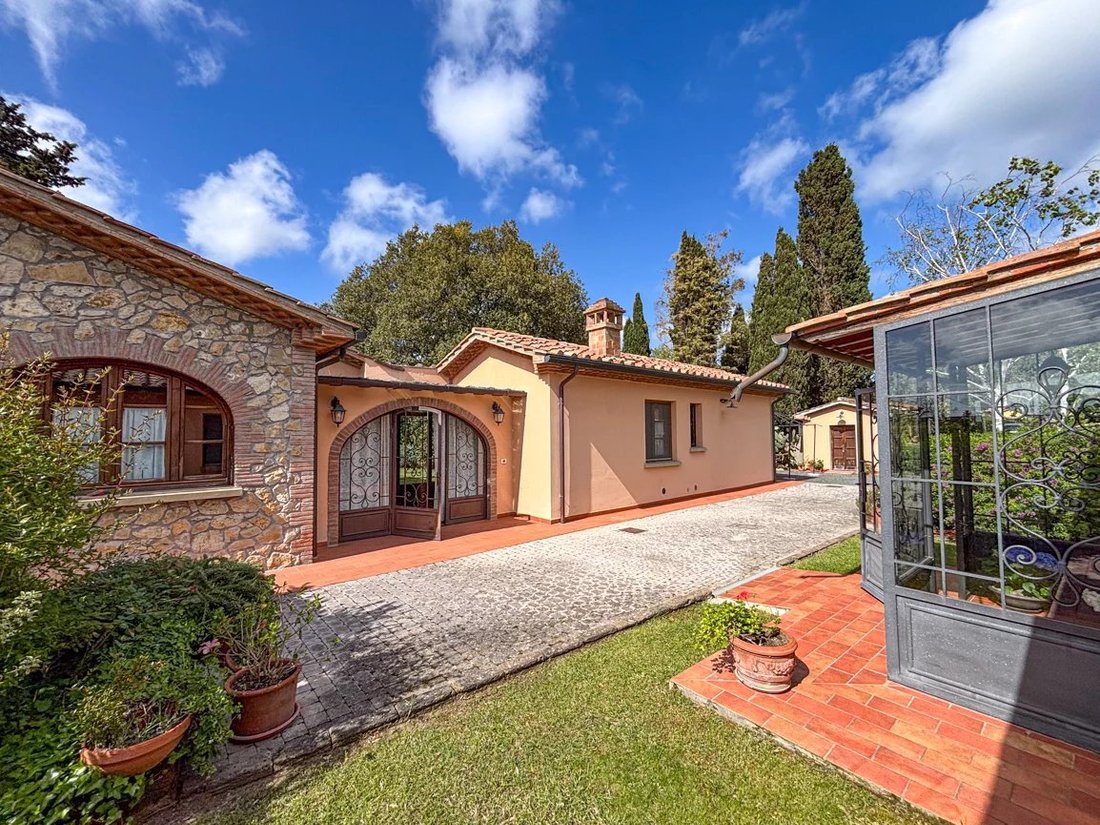 House in Cecina Centro, Cecina, Tuscany 2 - 16656216