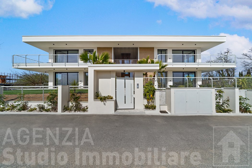 Apartment in Padenghe sul Garda, Lombardy, Italy 1 - 16657616