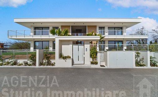 Apartment in Padenghe sul Garda, Lombardy, Italy 1