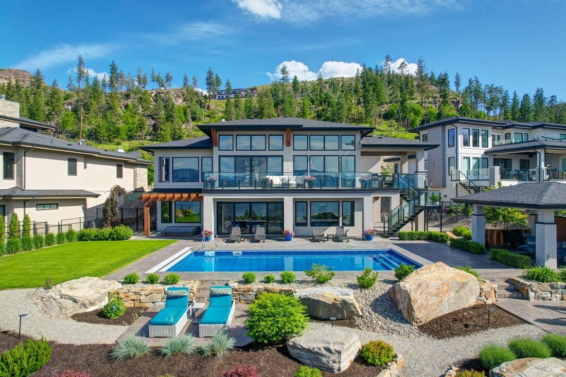 House in Kelowna, British Columbia, Canada 1 - 16658819