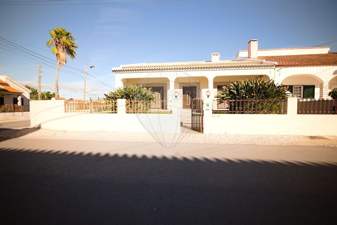 House in Sarilhos Grandes, Setubal, Portugal 1 - 16656637