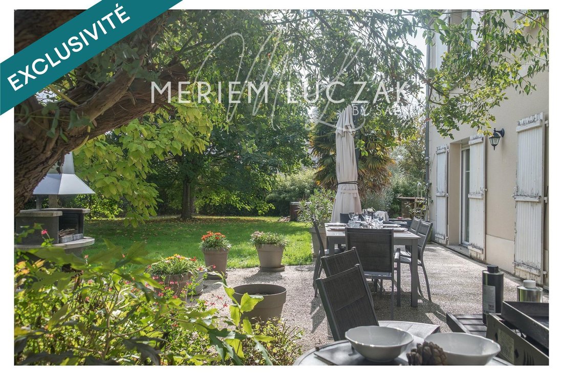 House in Crespieres, Ile-de-France, France 1 - 16468683
