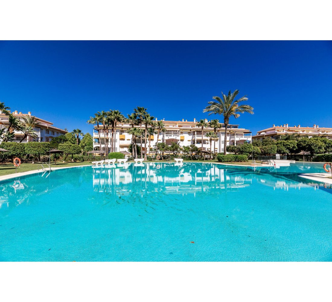 Apartamento en Playa Puerto Banús, Marbella, España 1 - 16656710