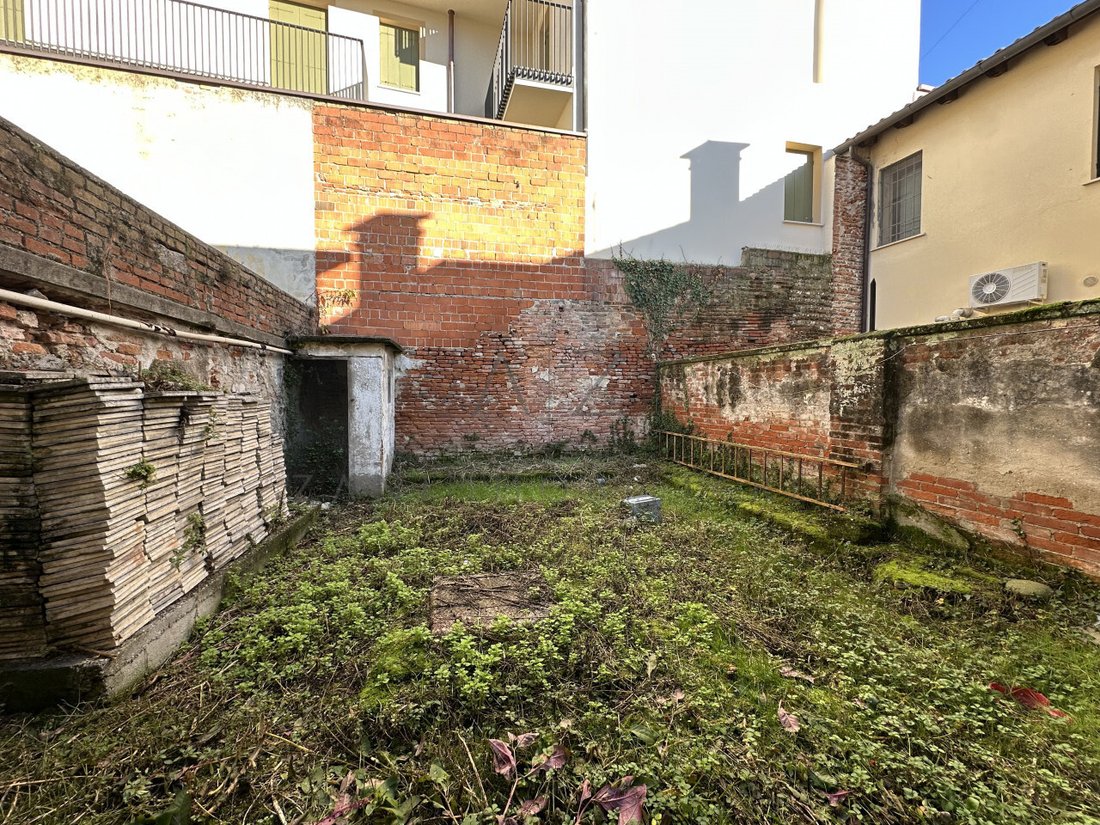 Estate in Castelfranco Veneto, Veneto, Italy 5 - 12832358