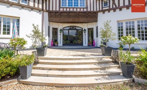 Castle for Sale in Pont-Audemer, Normandy, France