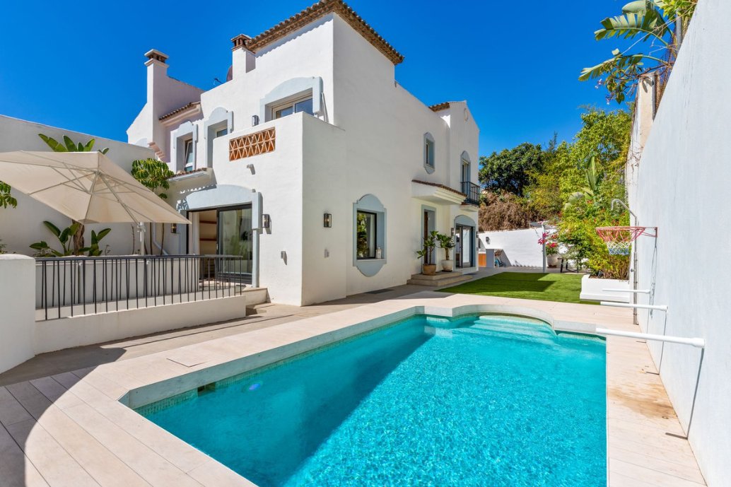Villa in Rio Real, Marbella, Andalusia 1 - 16659910