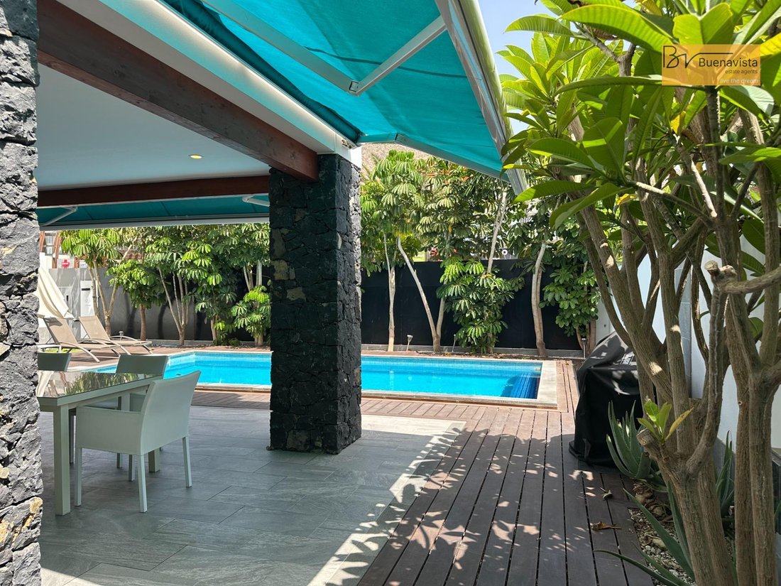 Villa in Los Cristianos, Canary Islands, Spain 2 - 16548857