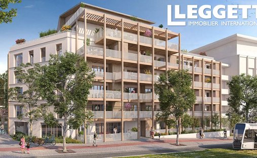 Castle for Sale in Saint-Julien-en-Genevois, Auvergne-Rhône-Alpes, France