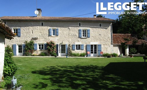 House in La Rochebeaucourt-et-Argentine, Nouvelle-Aquitaine, France 1