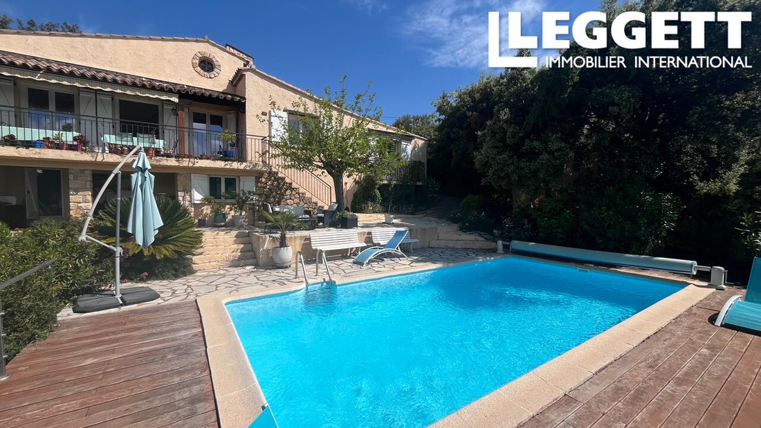 Villa in Bagnols-en-Forêt, Provence-Alpes-Côte d'Azur, France 1 - 15765996