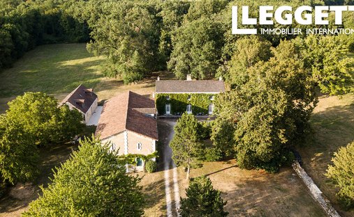 House in Negrondes, Nouvelle-Aquitaine, France 1