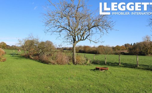 Castle for Sale in Igé, Bourgogne-Franche-Comté, France