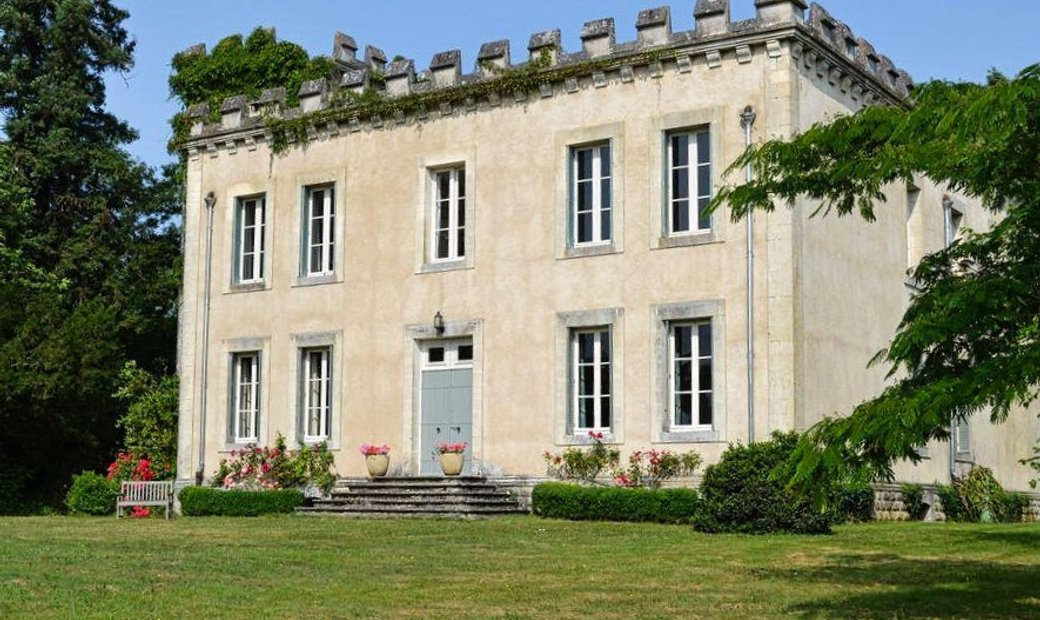 Magnificent Castle Of 420 M² On 1.2 Ha With An Independent House Of 229 M², Outbuildings And Swimmin