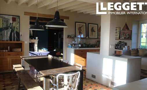 Castle for Sale in Igé, Bourgogne-Franche-Comté, France