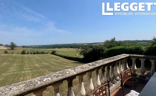 Castle for Sale in Saussignac, Nouvelle-Aquitaine, France