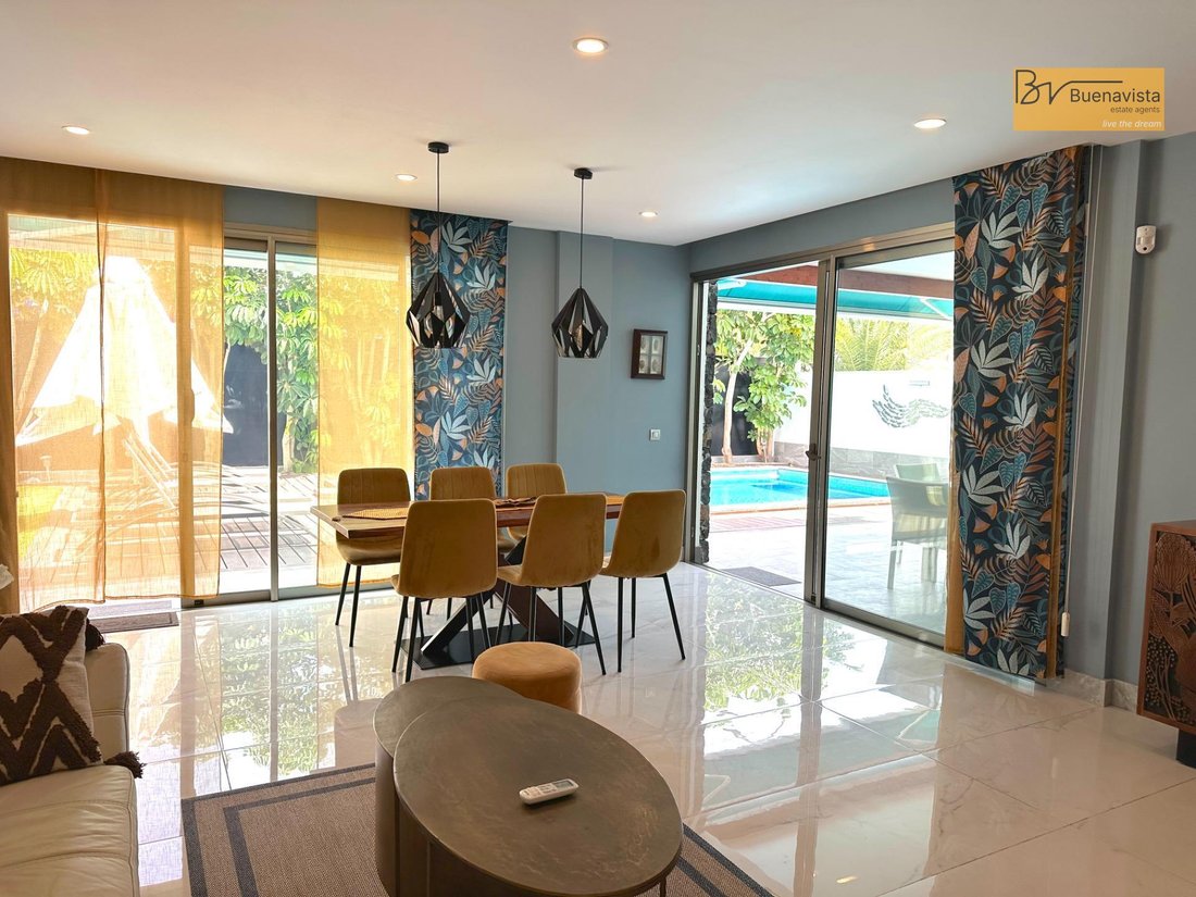 Villa in Los Cristianos, Canary Islands, Spain 3 - 16548857