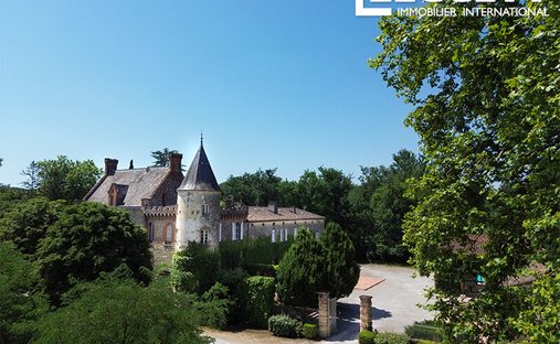 Castle for Sale in Caraman, Occitanie, France