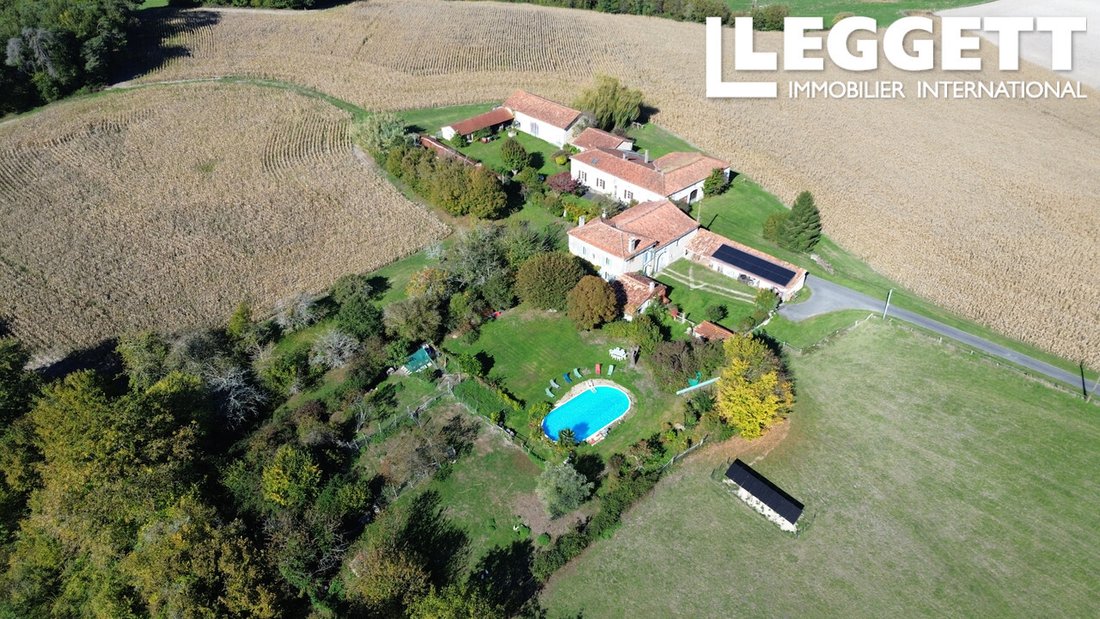 Farm Ranch in Ronsenac, Nouvelle-Aquitaine, France 1 - 16571377