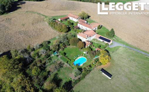 Farm Ranch in Ronsenac, Nouvelle-Aquitaine, France 1