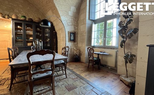 Castle for Sale in Saussignac, Nouvelle-Aquitaine, France