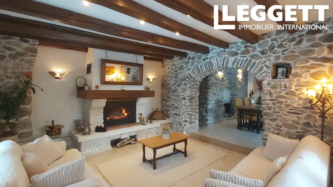 Castle in Sainte-Marie-de-Cuines, Auvergne-Rhône-Alpes, France 4 - 14687555