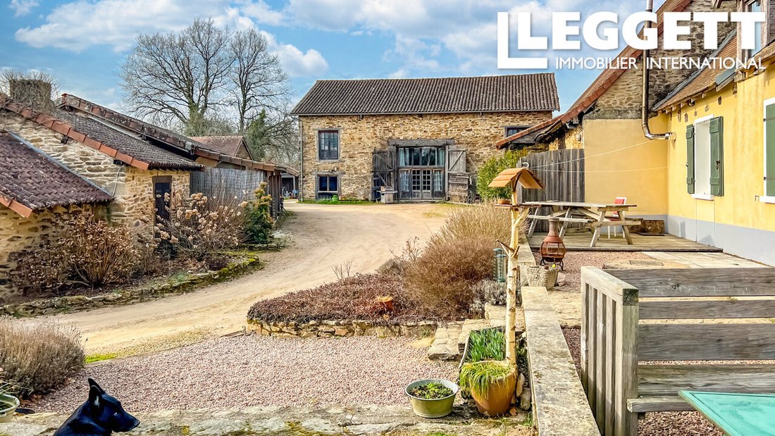 Farm Ranch in Mialet, Nouvelle-Aquitaine, France 1 - 15262230