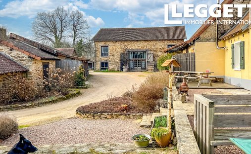 Farm Ranch in Mialet, Nouvelle-Aquitaine, France 1