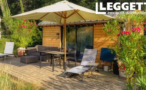 Luberon, Provence Magnificent 17th Century Castle With Agricultural Outbuildings And 84 Ha Of Wood